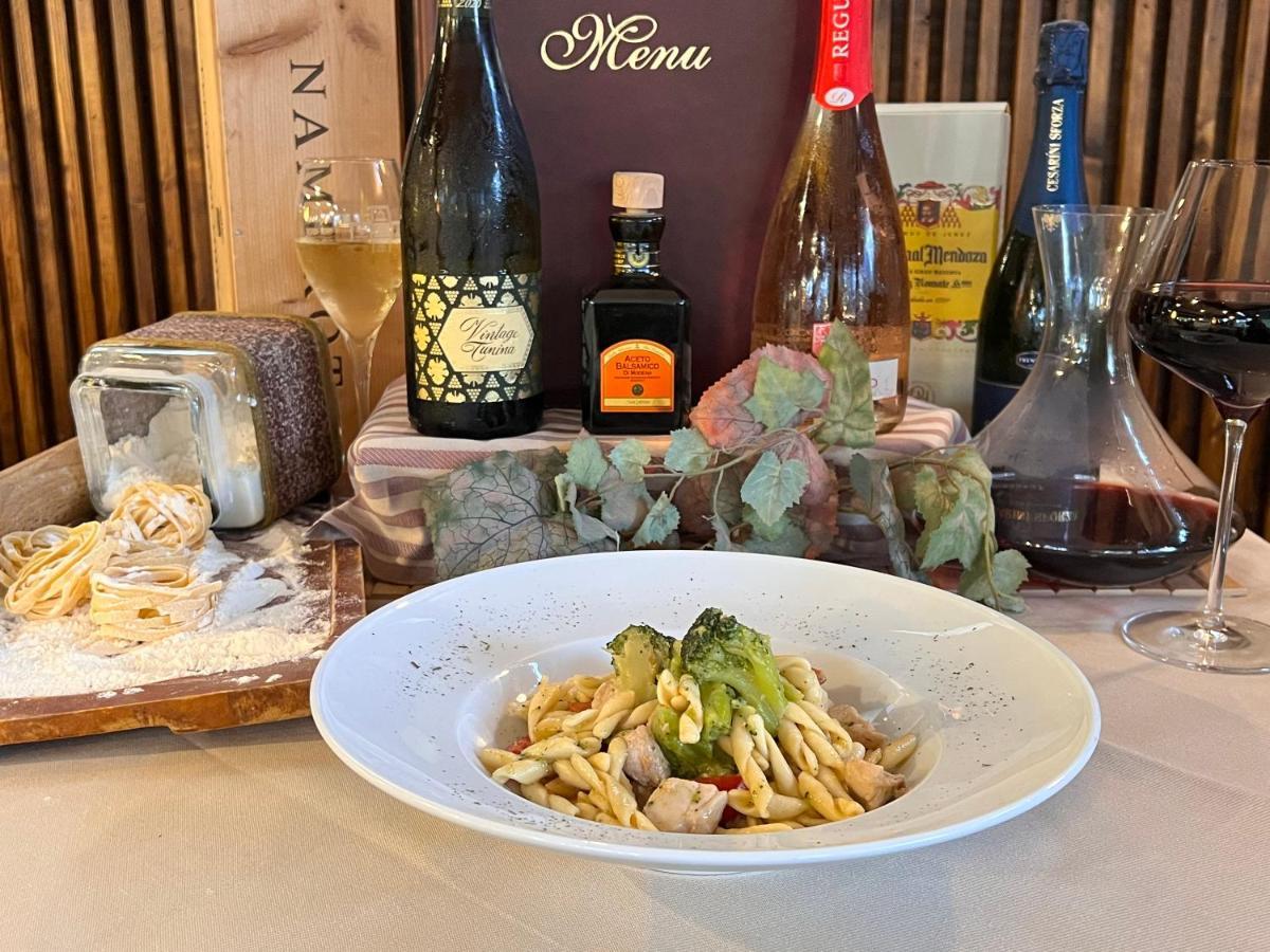 卡瓦列雷尼禄i1酒店 蒂勒尼亚 外观 照片